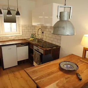 https://little-apartment-no-1.hamburg-hotels-de.com